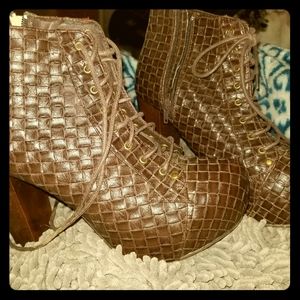 Bucco Capensis Heels